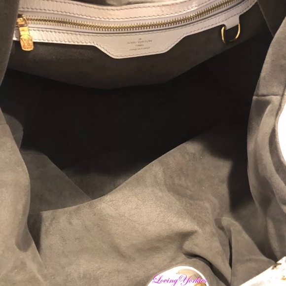 EUC LOUIS VUITTON MAHINA XL GRIS HOBO - Picture 7 of 8